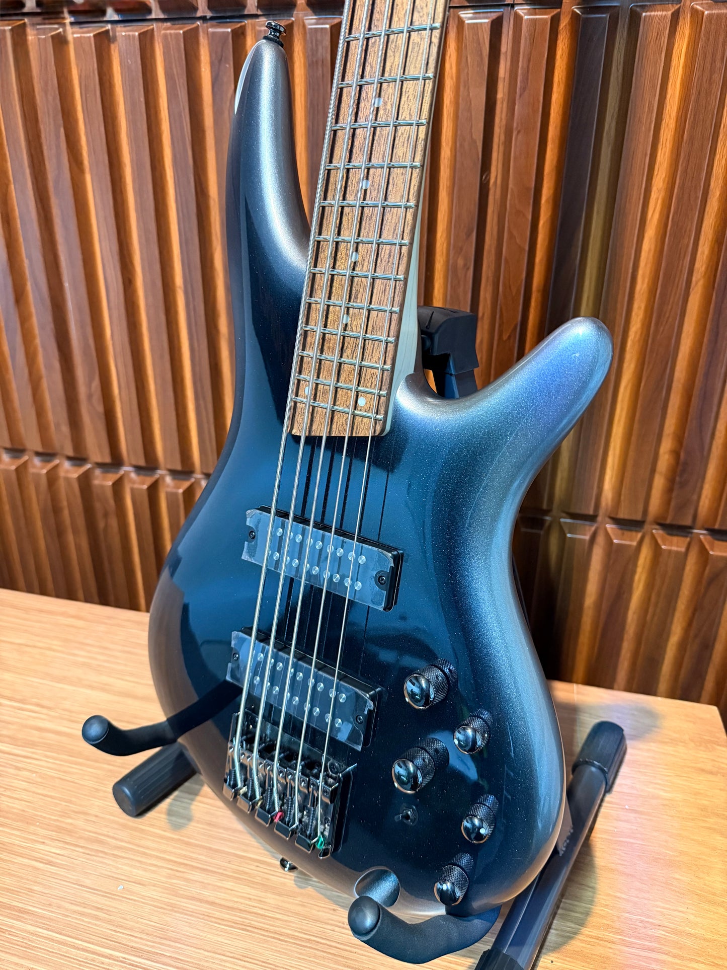 Bajo eléctrico Ibanez SR305E-MGB 5 cuerdas – Midnight Gray Burst