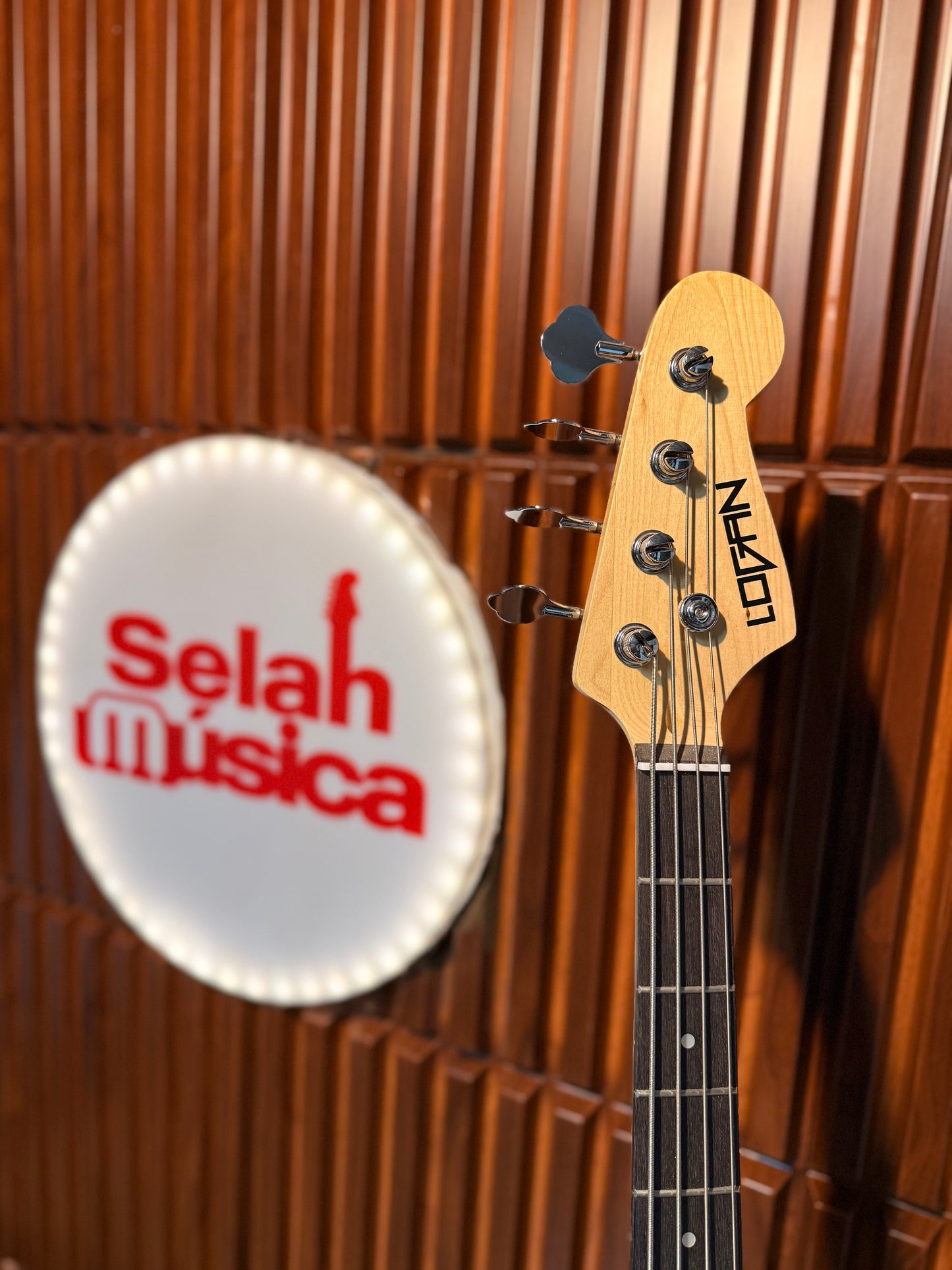 Bajo eléctrico Logan L-eb-4c-1sb 4 cuerdas – Sunburst