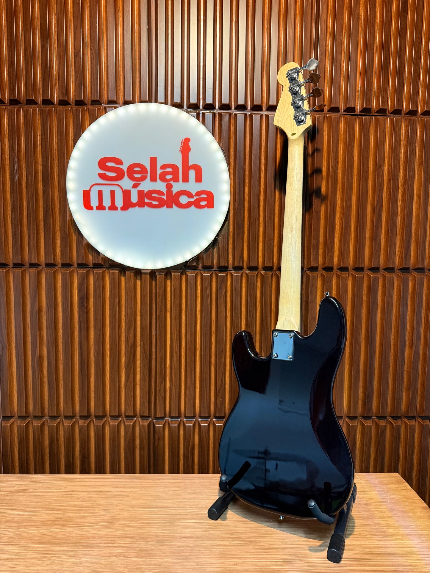 Bajo eléctrico Logan L-eb-4c-1sb 4 cuerdas – Sunburst