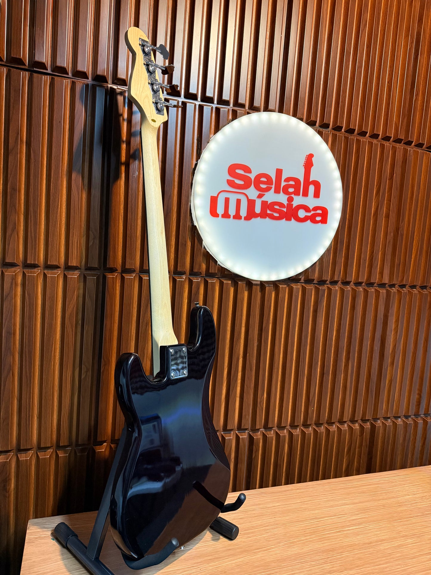 Bajo eléctrico Logan L-eb-4c-1sb 4 cuerdas – Sunburst