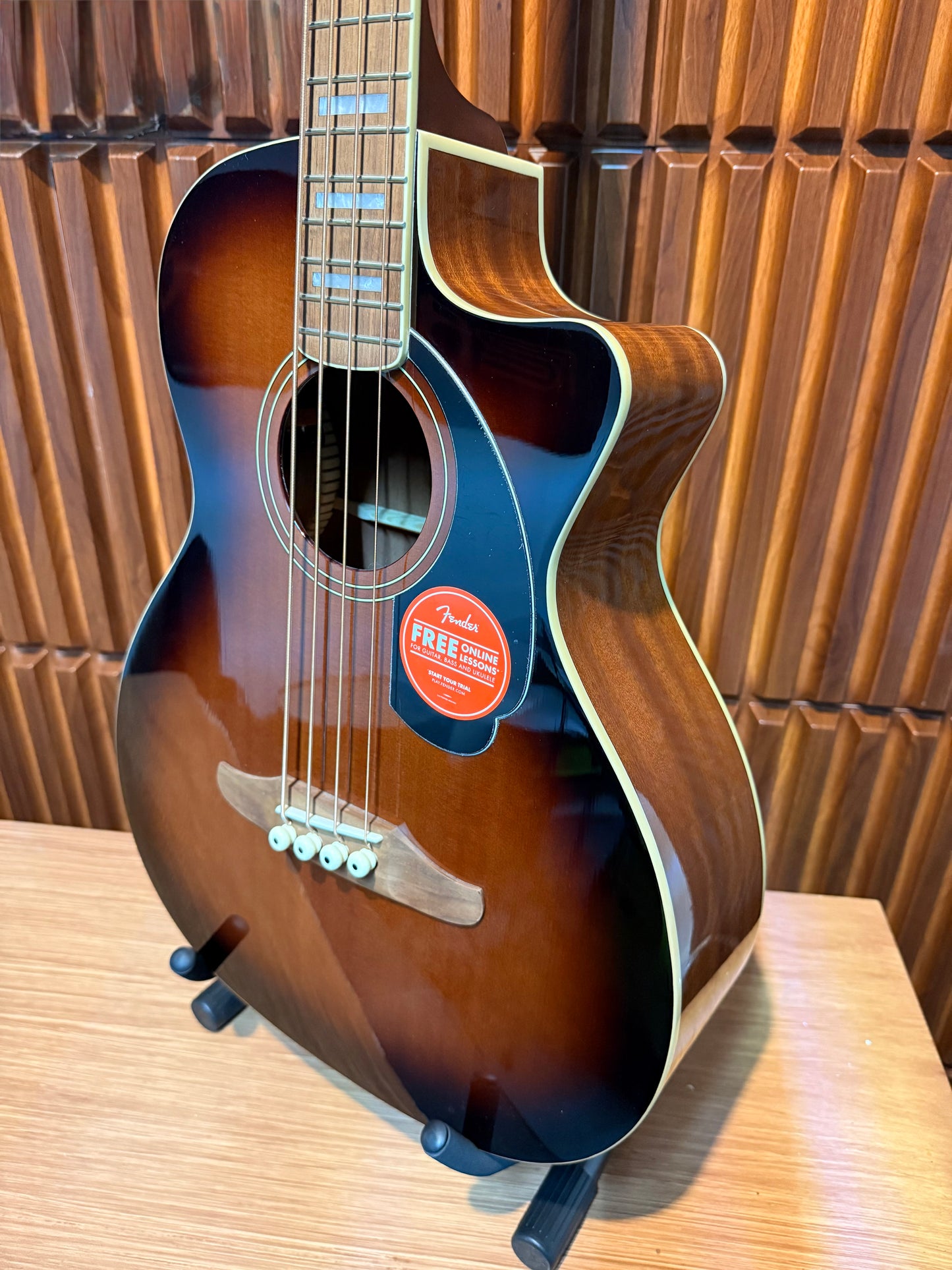 Bajo electroacústico Fender Kingman Bass – Sunburst