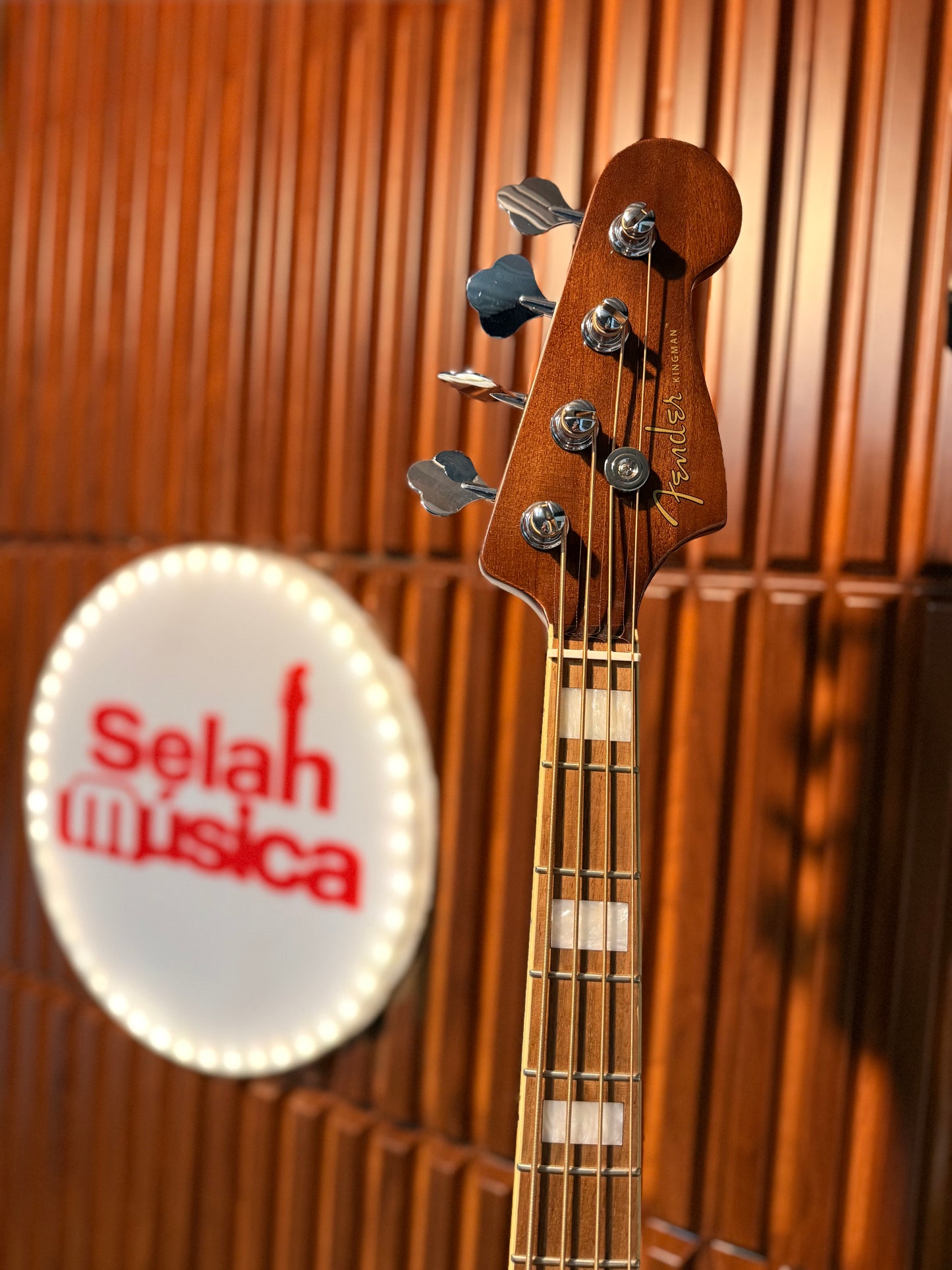 Bajo electroacústico Fender Kingman Bass – Sunburst