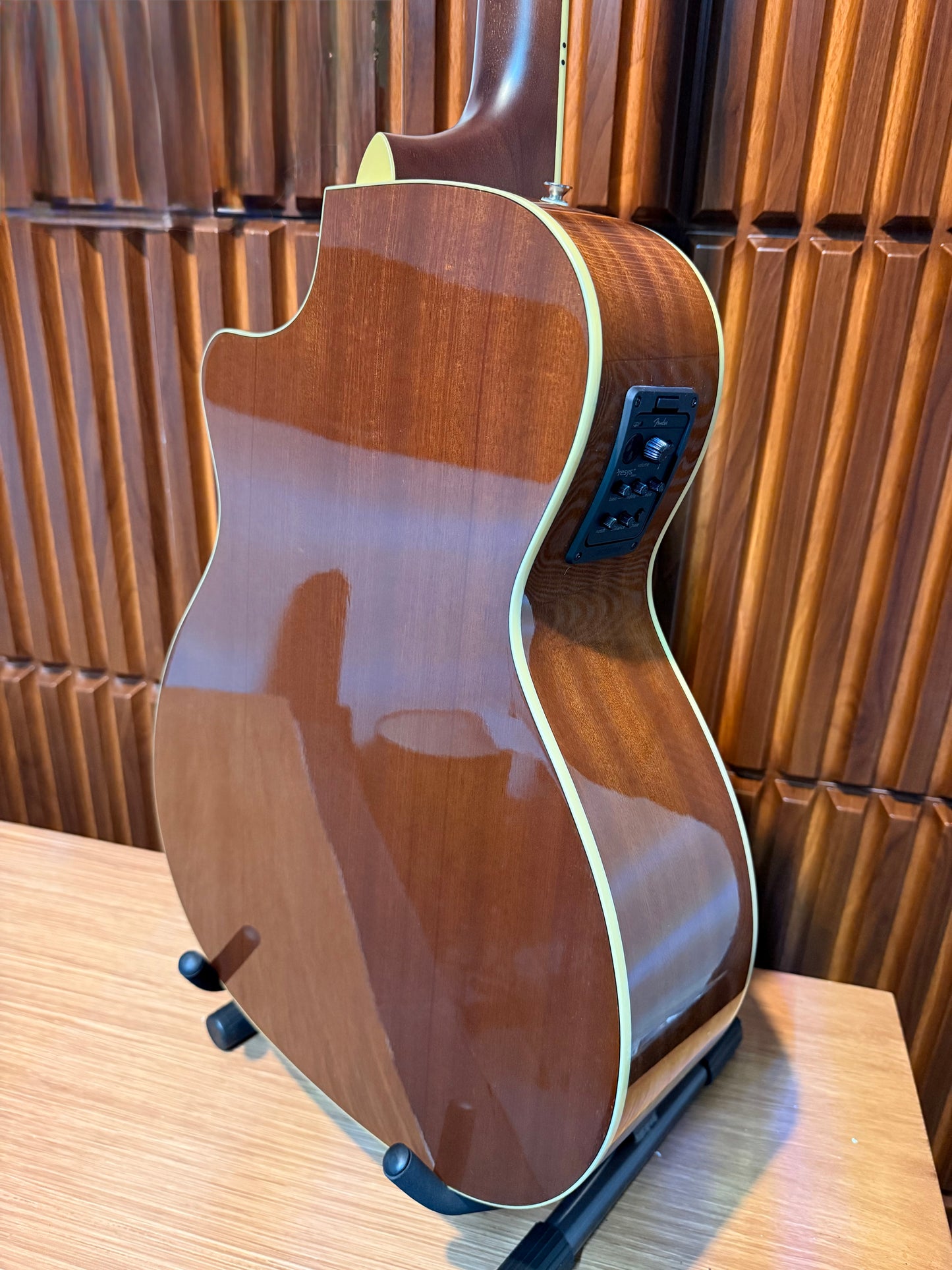 Bajo electroacústico Fender Kingman Bass – Sunburst