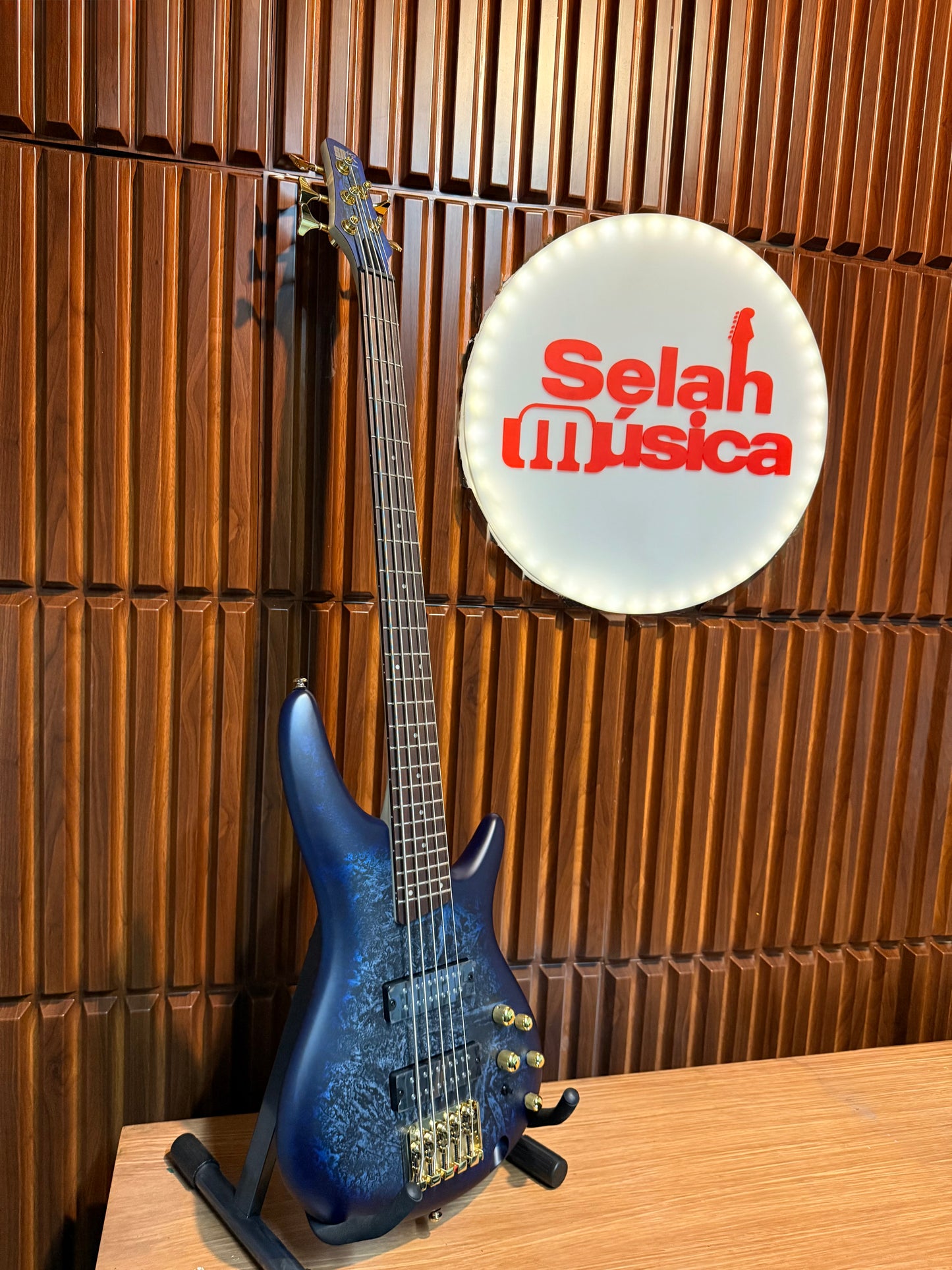Bajo eléctrico Ibanez SR305EDXCZM 5 cuerdas – Azul Texturizado Mate