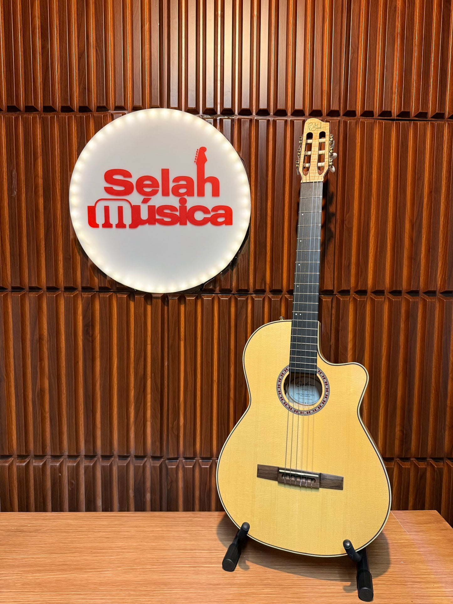 Guitarra electroacústica Godin Arena Flame Maple CW – Natural