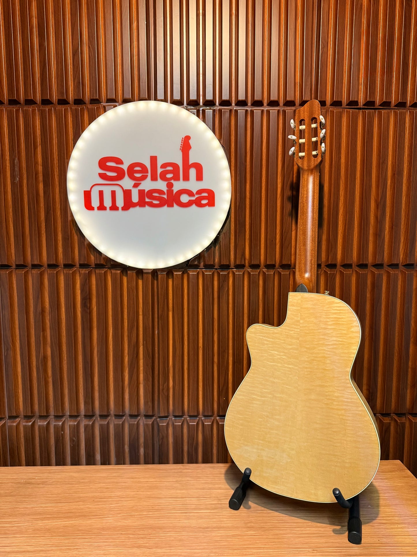 Guitarra electroacústica Godin Arena Flame Maple CW – Natural