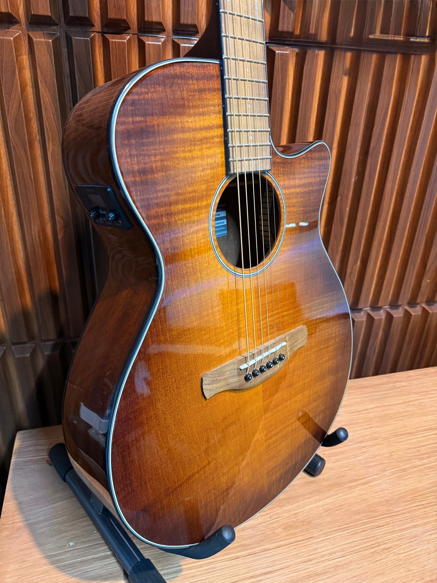 Guitarra electroacústica Ibanez AEG70 – Violín Vintage