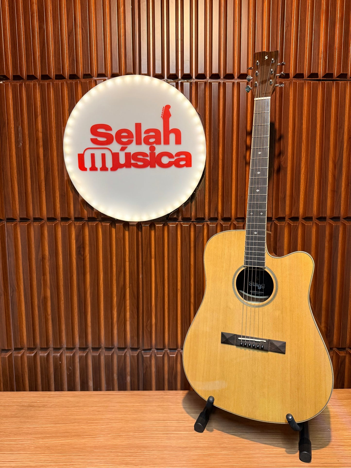 Guitarra electroacústica Stagg SA45-DCE-LW – Natural