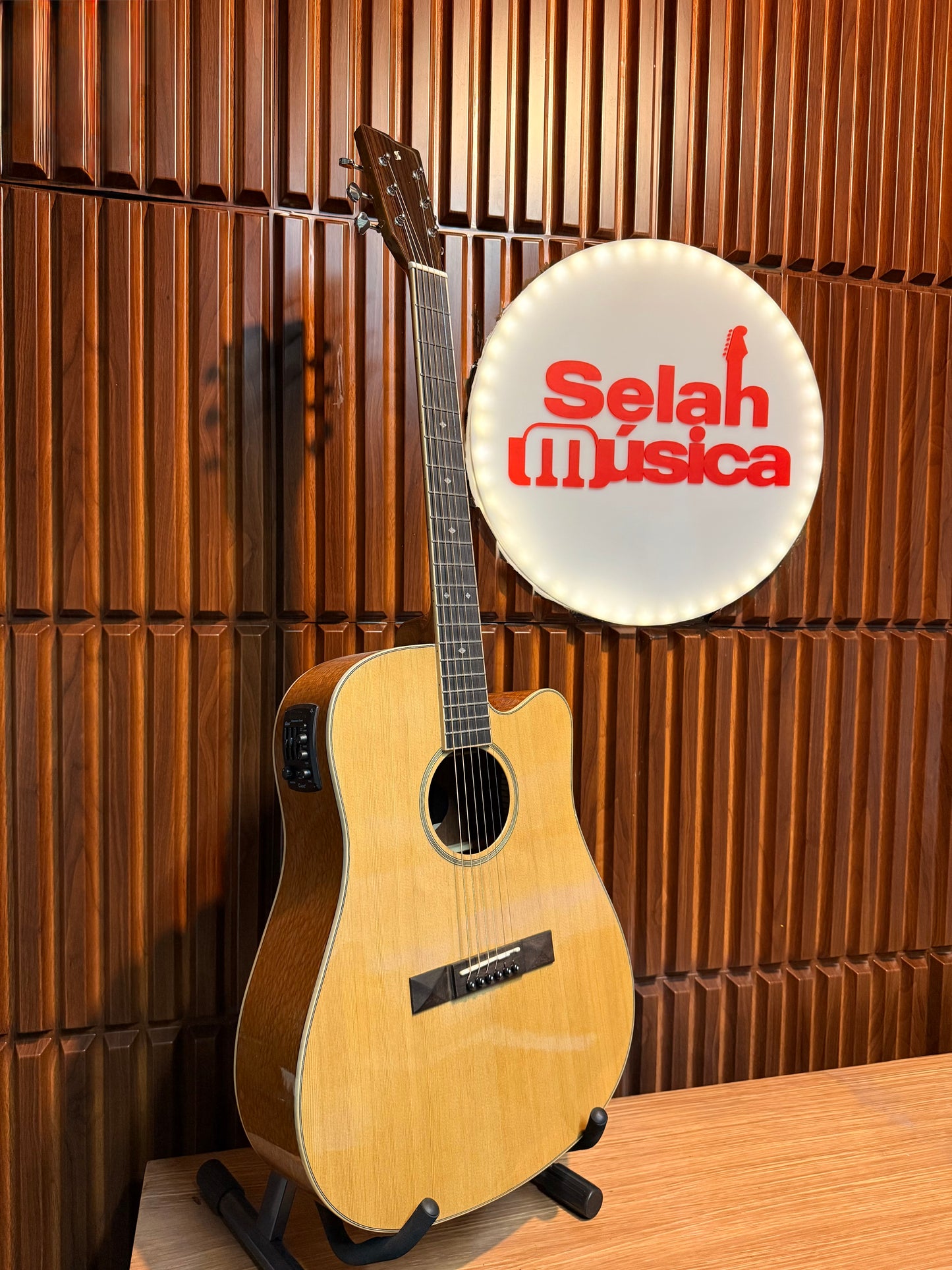 Guitarra electroacústica Stagg SA45-DCE-LW – Natural
