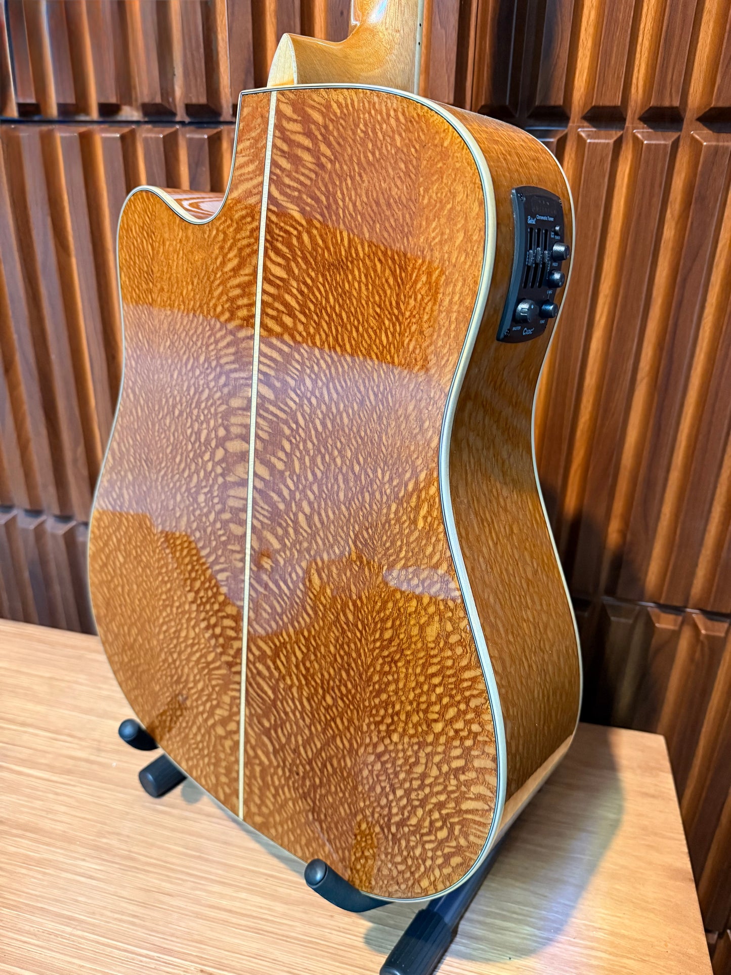 Guitarra electroacústica Stagg SA45-DCE-LW – Natural