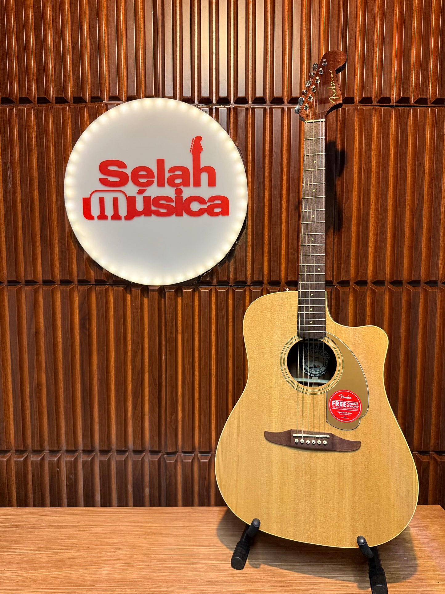 Guitarra electroacústica Fender Redondo Player – Natural
