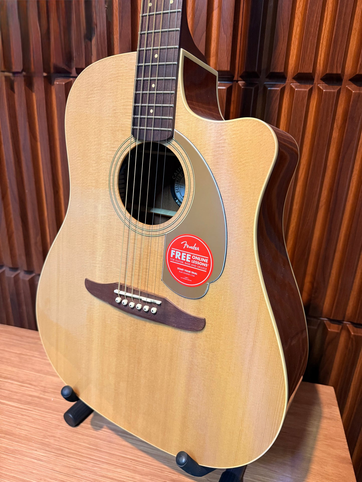 Guitarra electroacústica Fender Redondo Player – Natural
