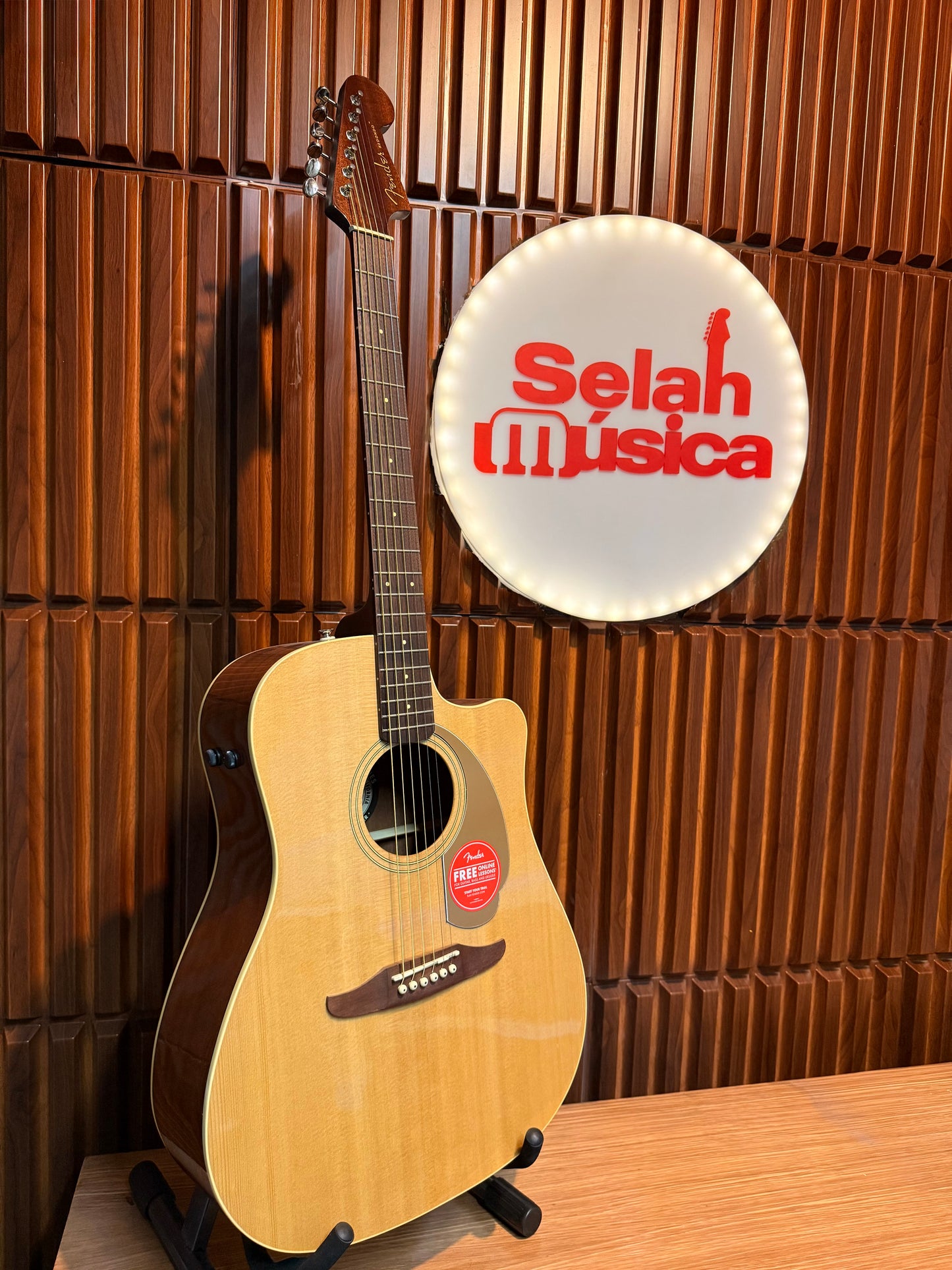 Guitarra electroacústica Fender Redondo Player – Natural