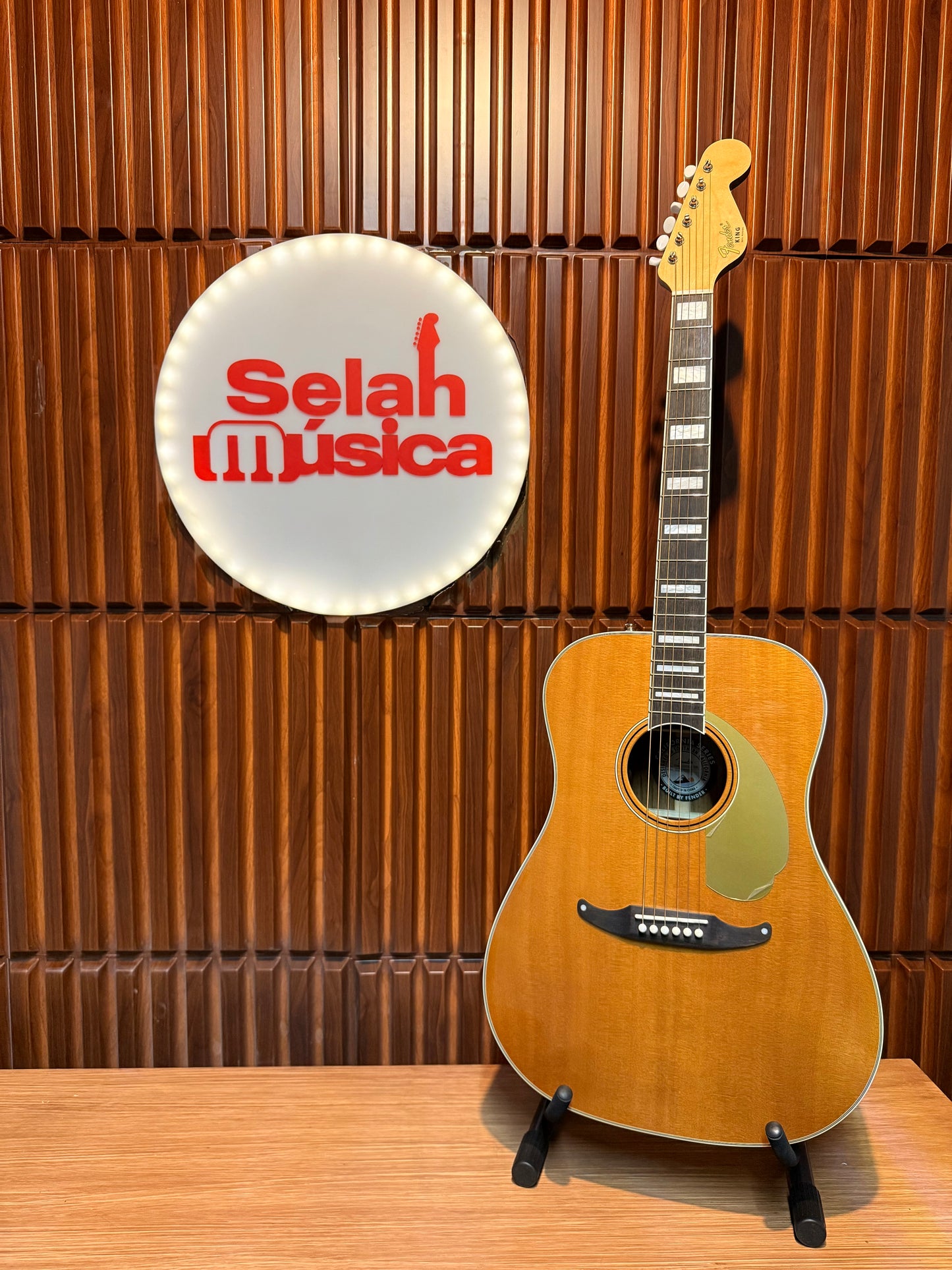 Guitarra electroacústica Fender King Vintage – Aged Natural