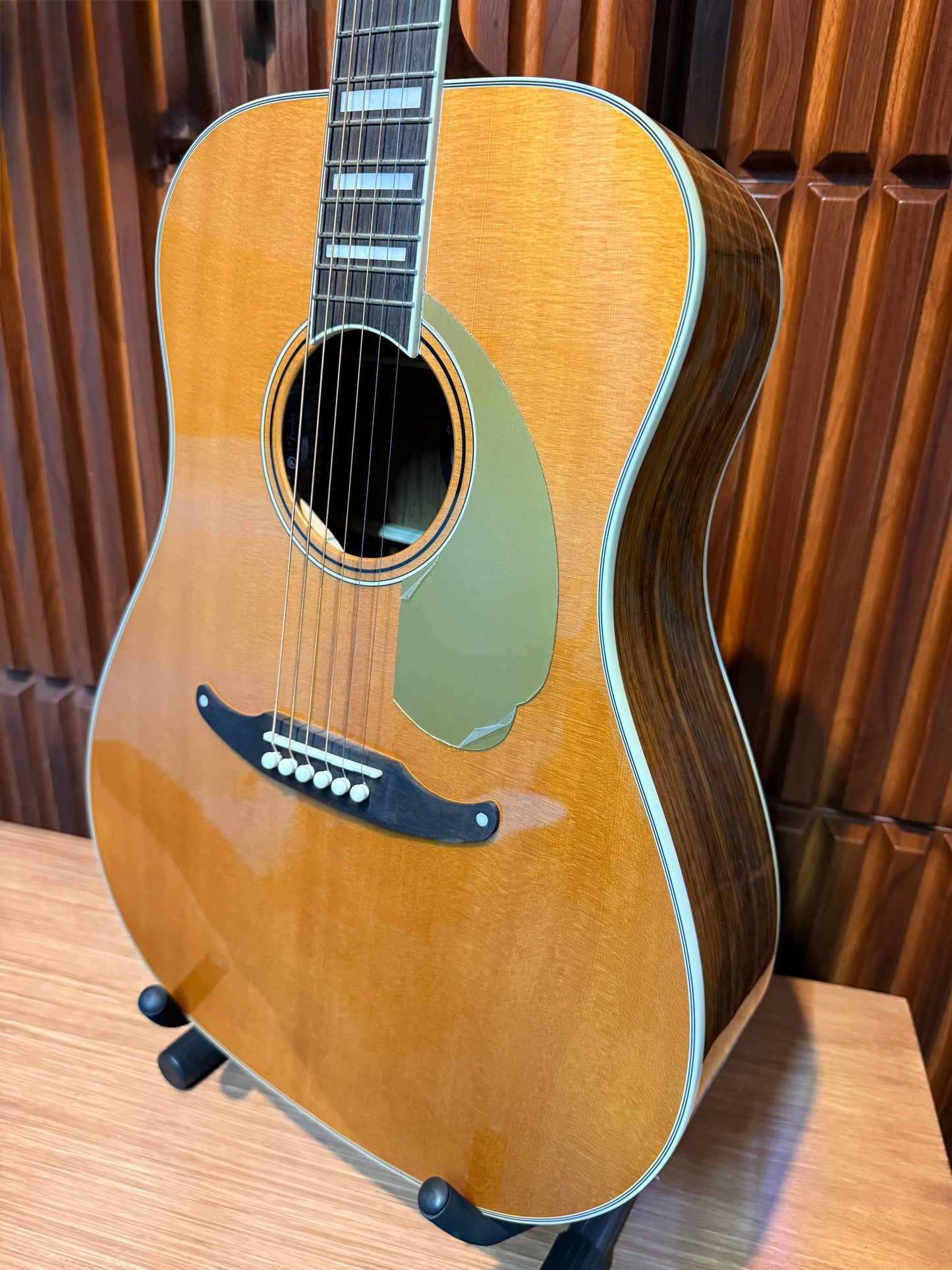 Guitarra electroacústica Fender King Vintage – Aged Natural