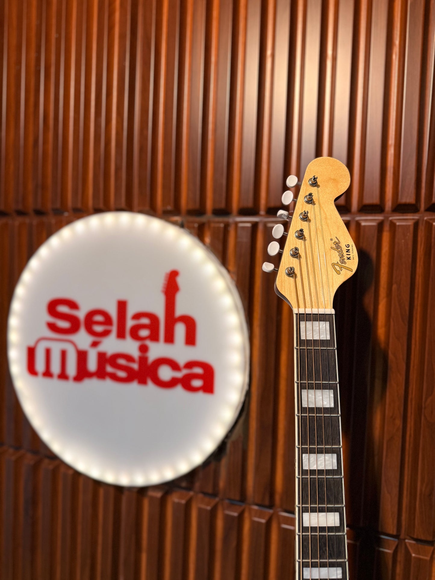 Guitarra electroacústica Fender King Vintage – Aged Natural