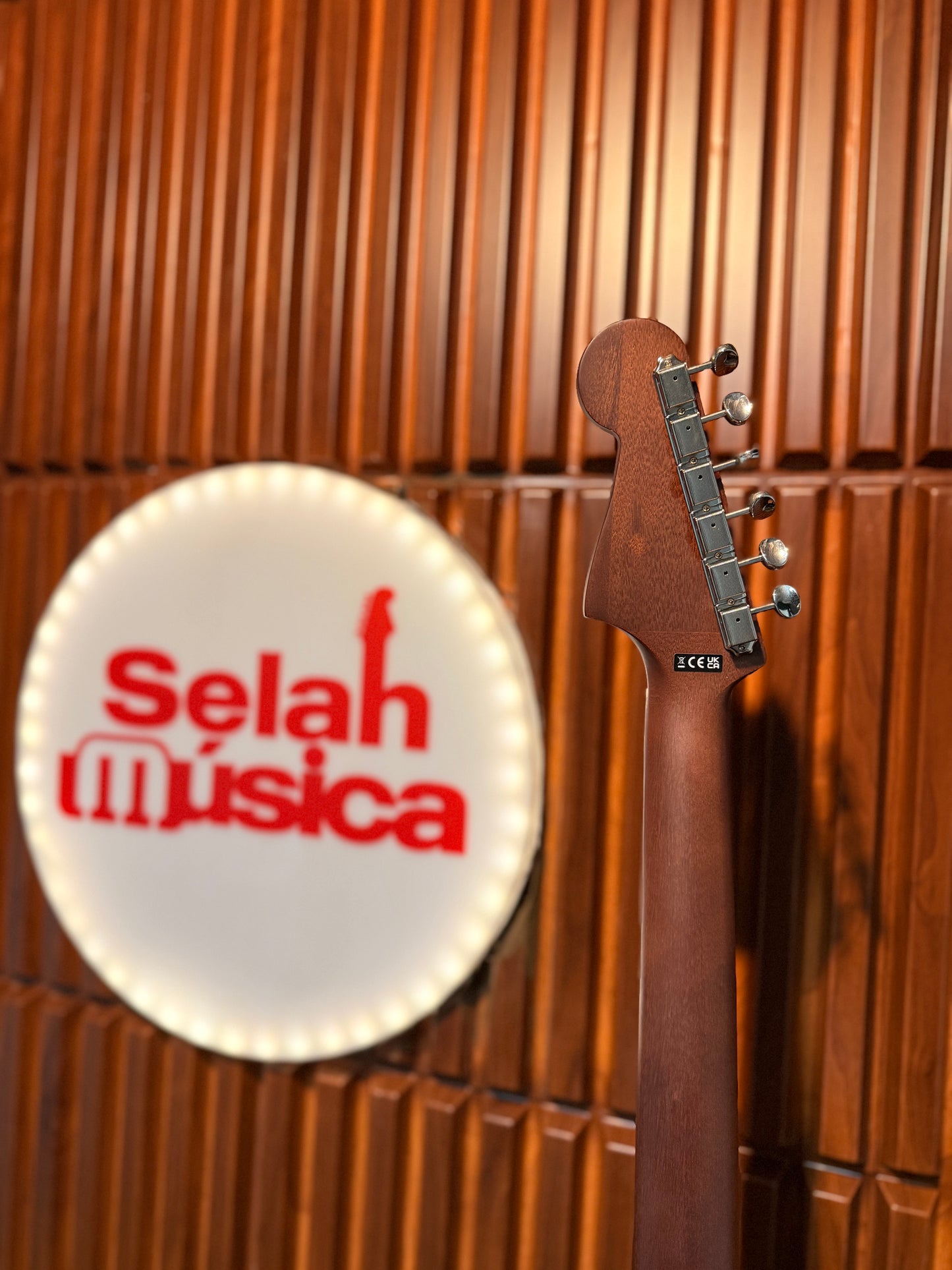 Guitarra electroacústica Fender Newporter Player – Natural