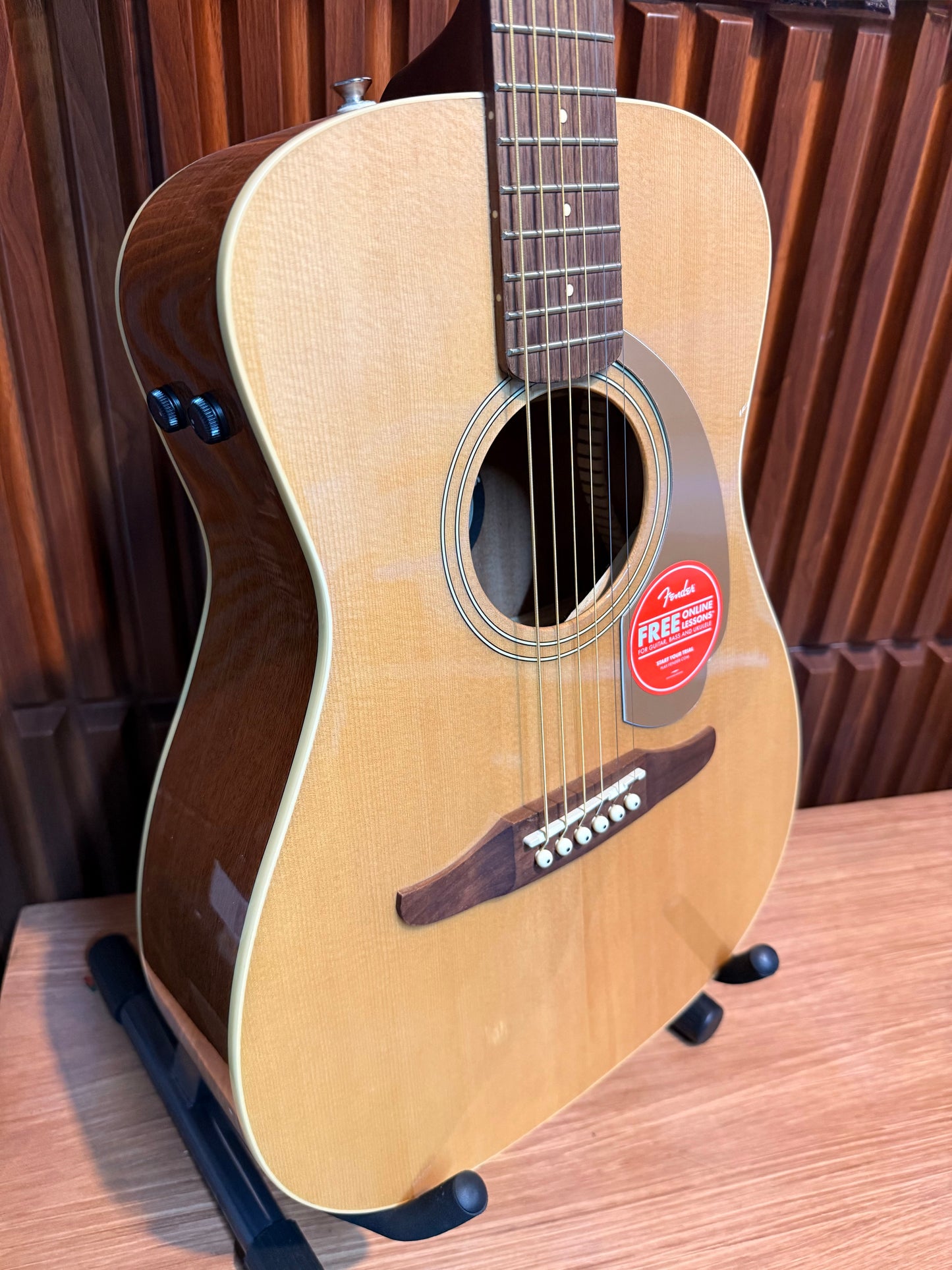 Guitarra electroacústica Fender Malibu Player – Natural