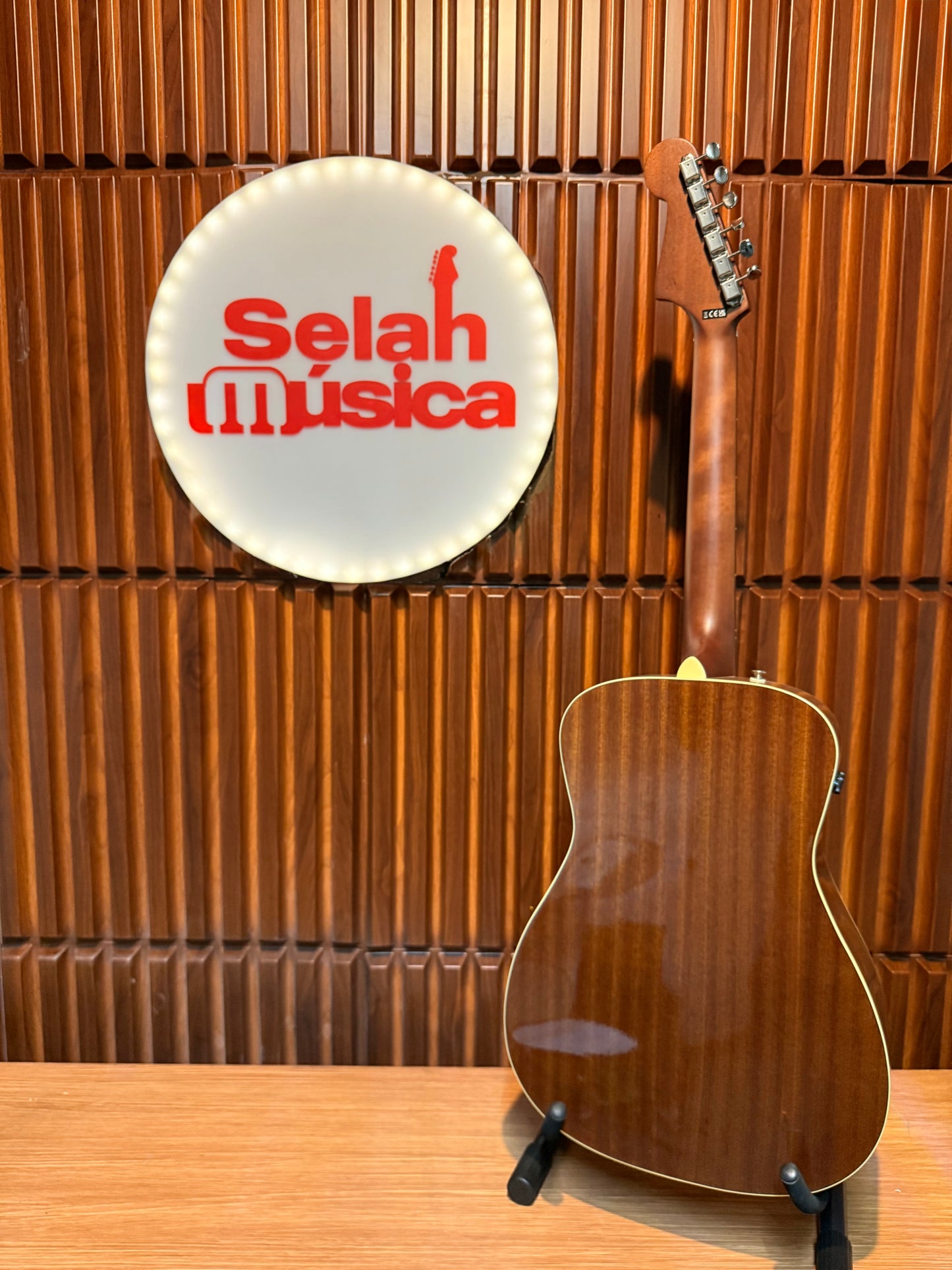 Guitarra electroacústica Fender Malibu Player – Natural