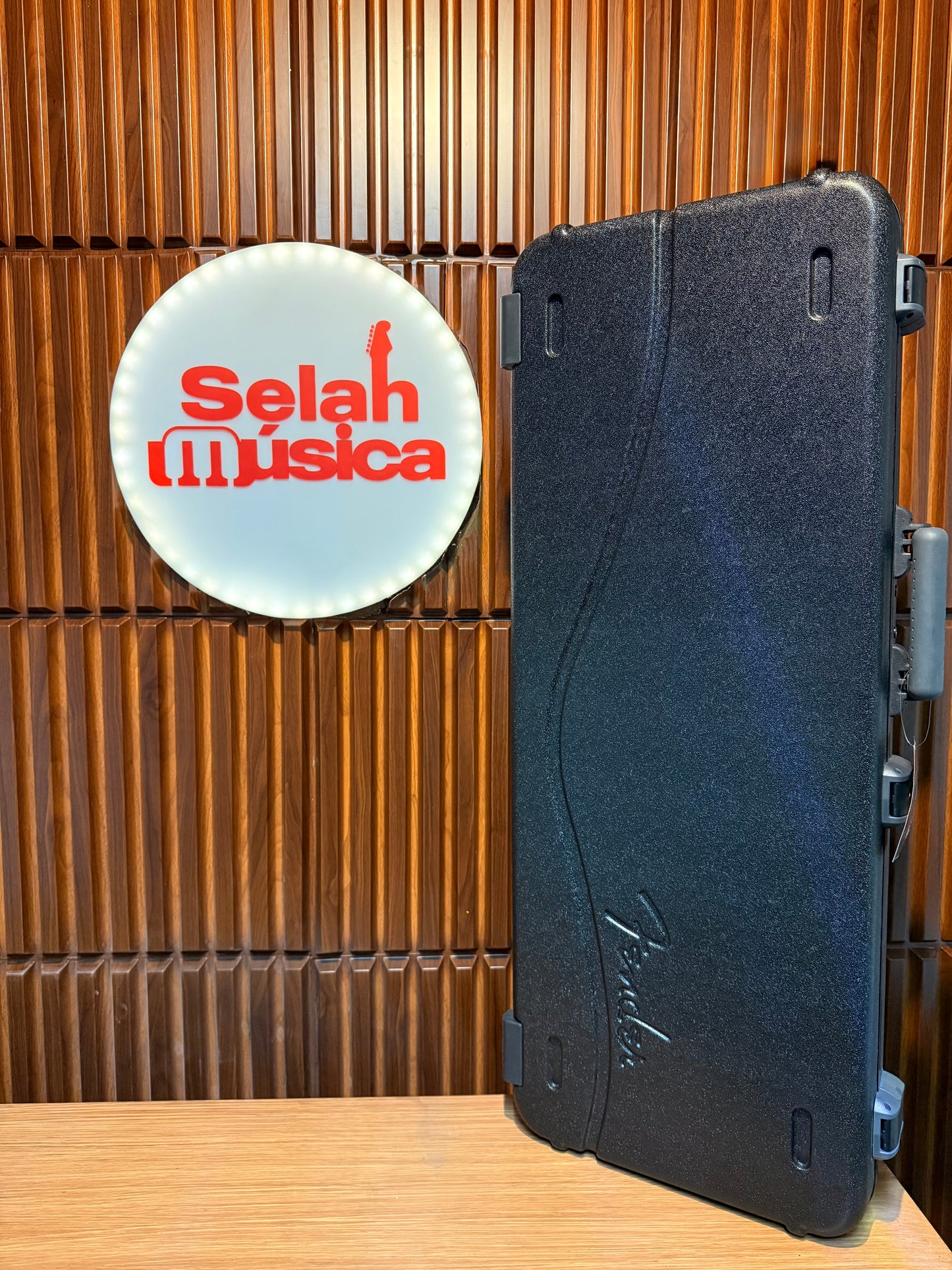 Estuche rígido para guitarra eléctrica Fender Deluxe Molded Case