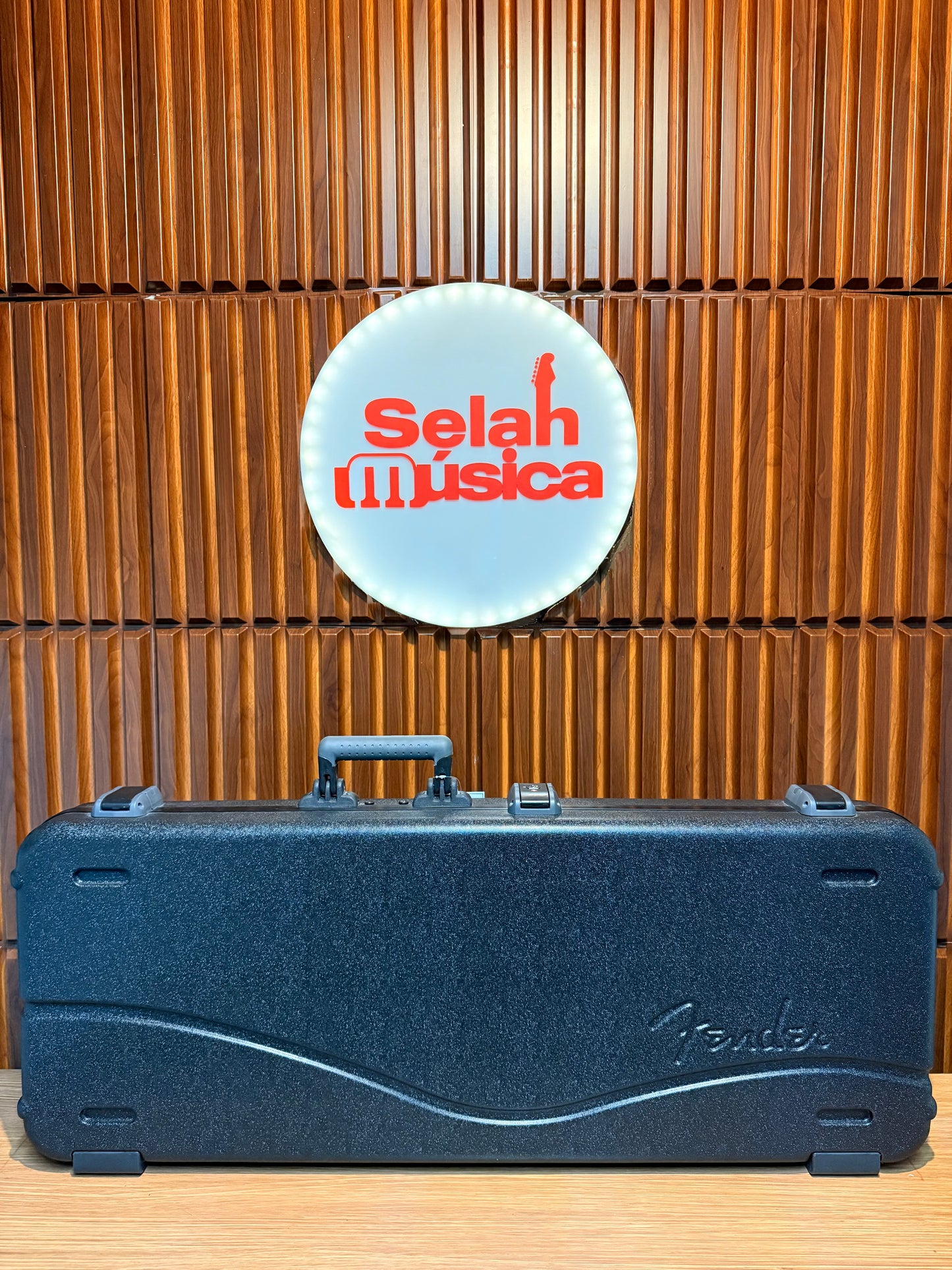 Estuche rígido para guitarra eléctrica Fender Deluxe Molded Case