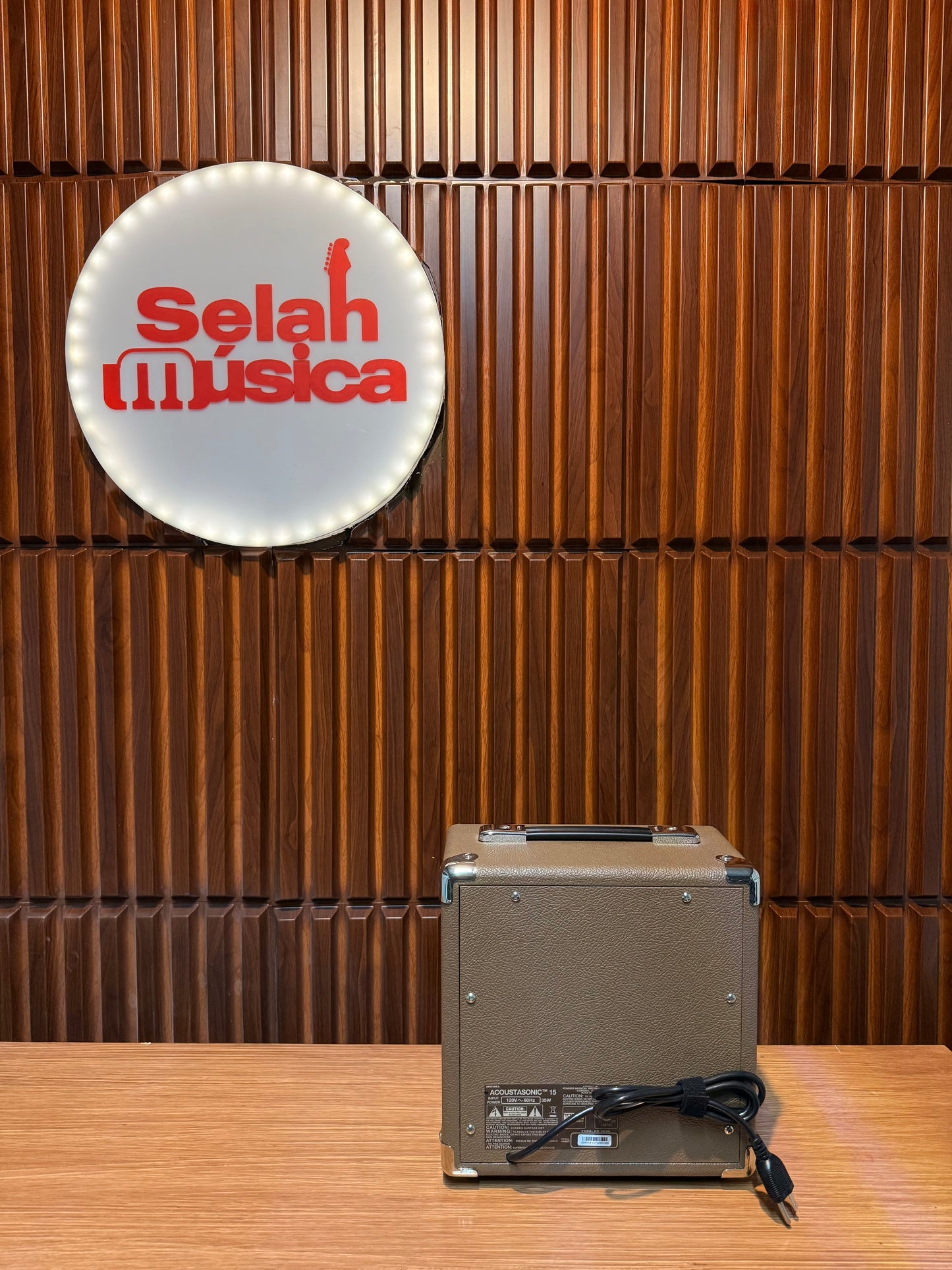 Amplificador para guitarra acústica Fender Acoustasonic 15W