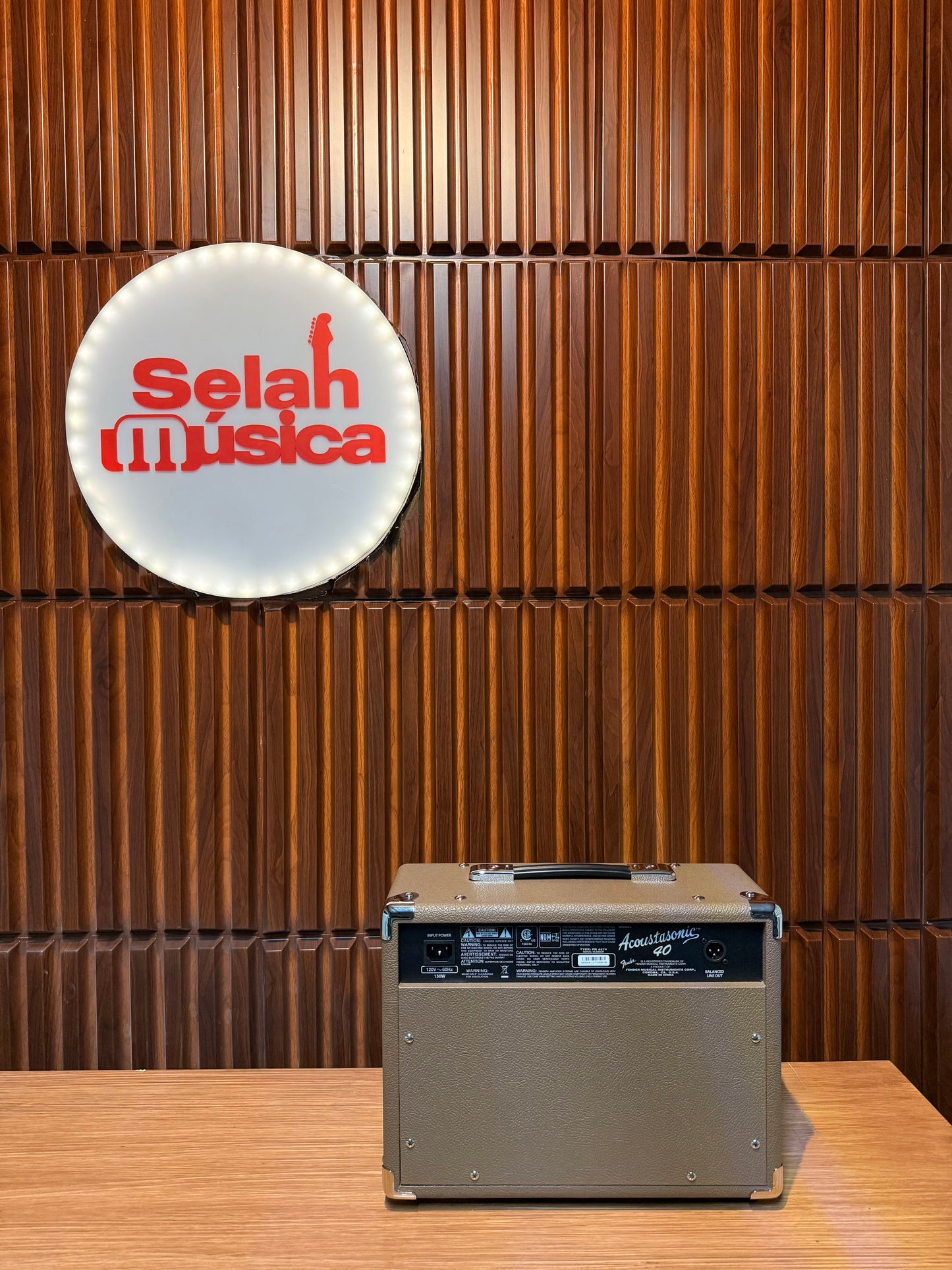 Amplificador para guitarra acústica Fender Acoustasonic 40W