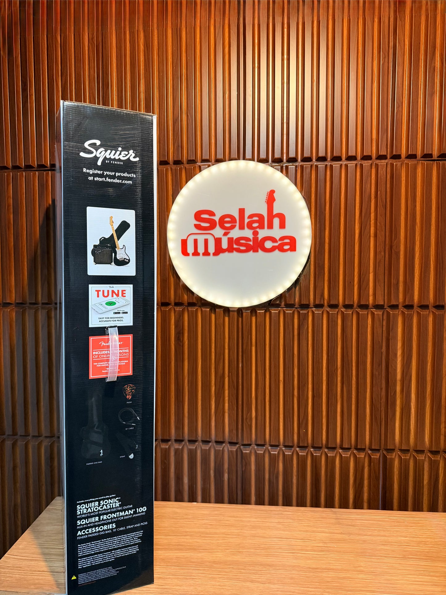 Paquete de guitarra eléctrica Fender Squier Stratocaster Sonic color negro