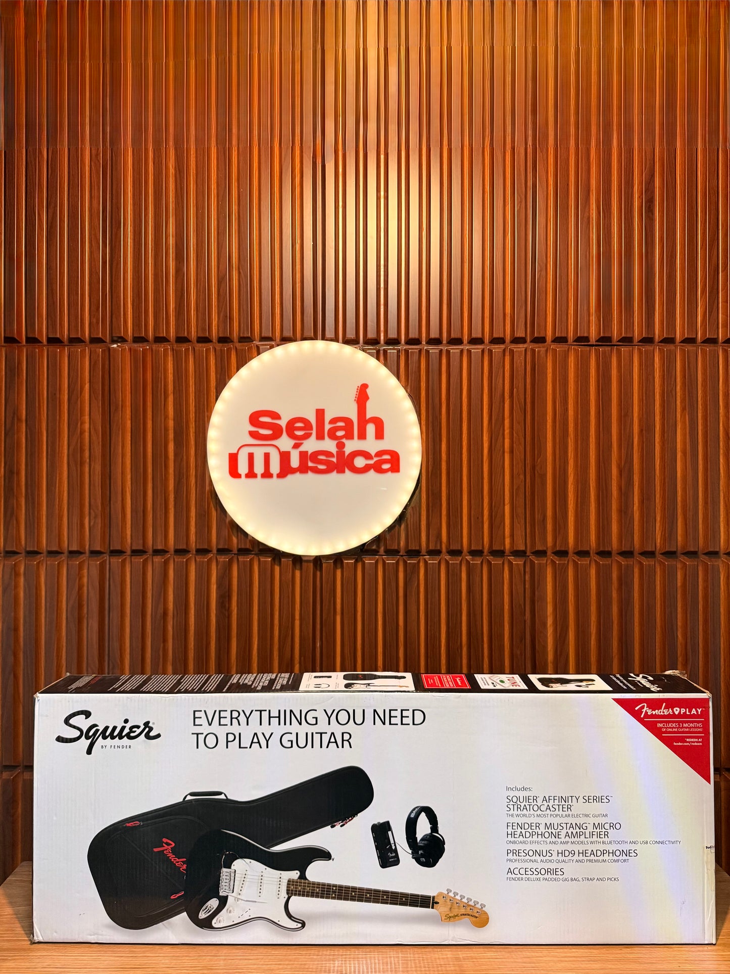 Paquete de guitarra eléctrica Fender Squier Affinity Stratocaster Mustang Micro color negro