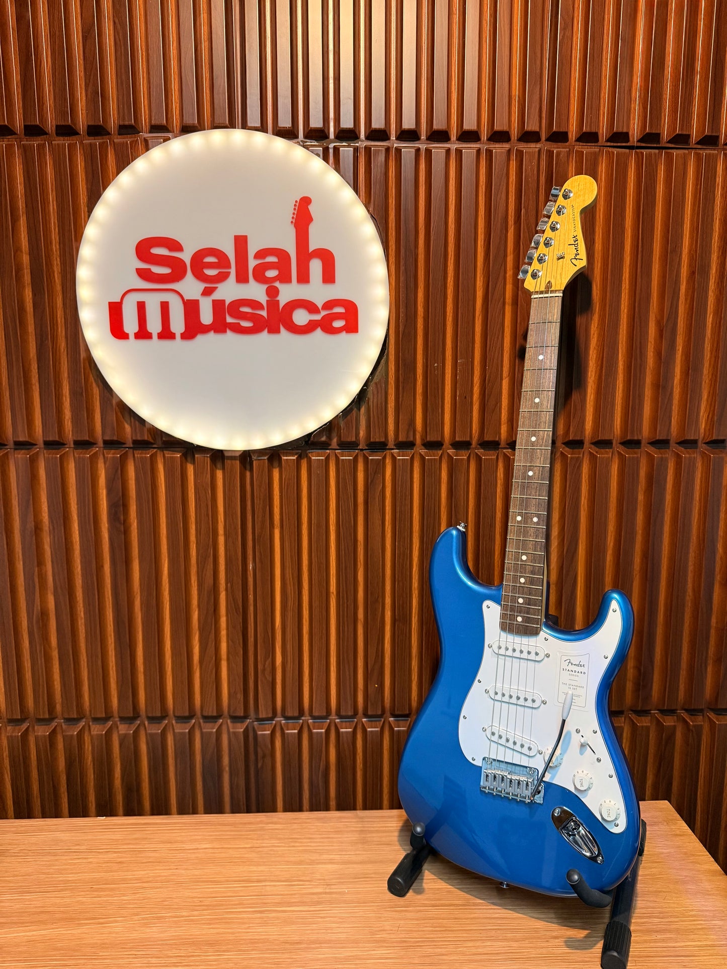 Guitarra Eléctrica Fender Standard Stratocaster Aqua Marine Metallic