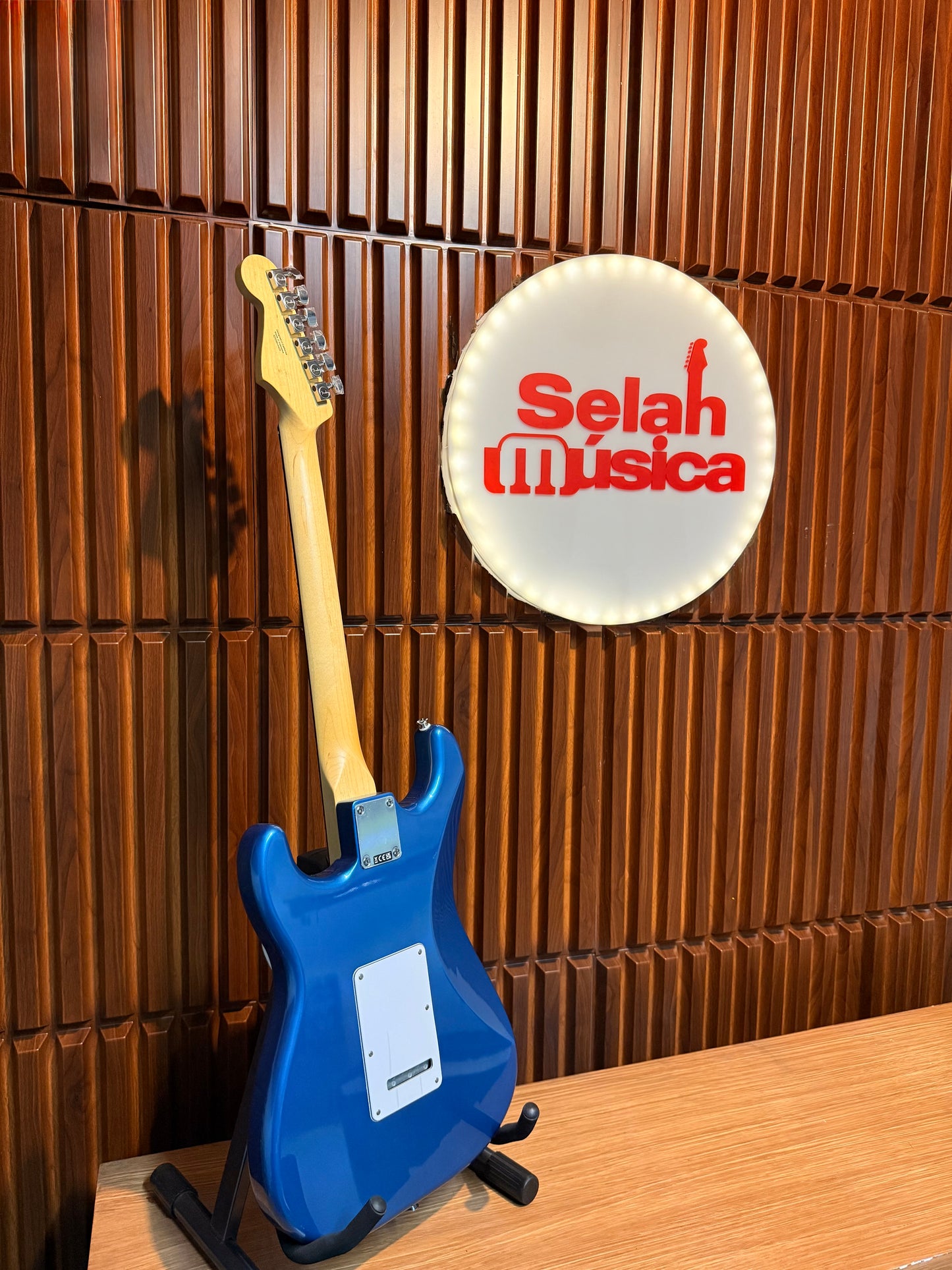 Guitarra Eléctrica Fender Standard Stratocaster Aqua Marine Metallic