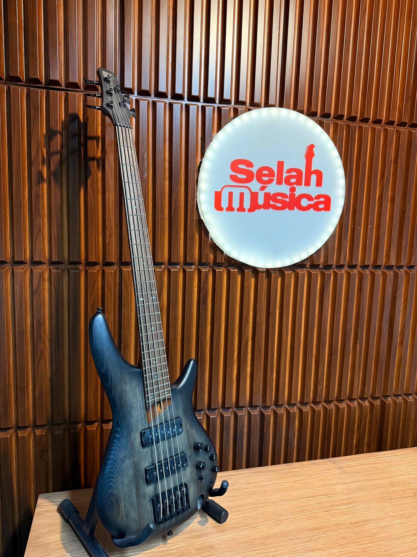 Bajo Eléctrico de 5 Cuerdas Ibanez SR605EBKT Negro Entintado Sombreado