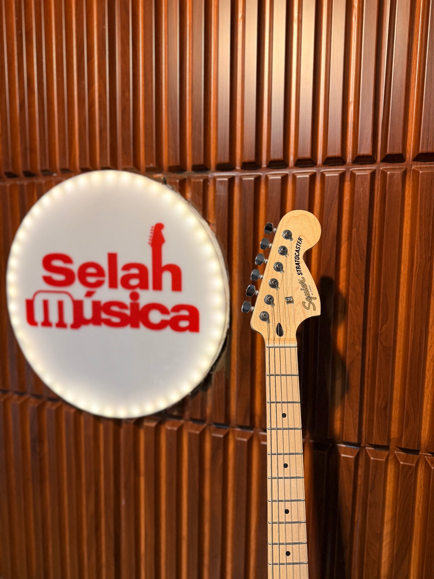 Guitarra Eléctrica Squier Affinity Series Stratocaster FMT Black Burst