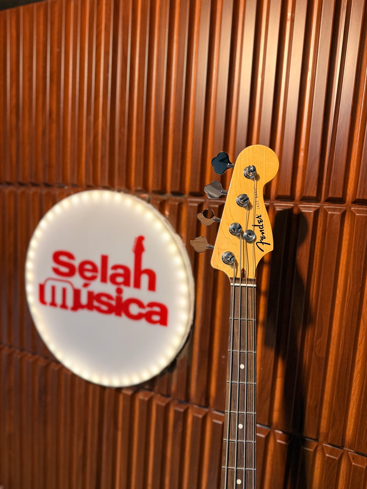 Bajo Eléctrico Fender Standard Jazz Bass 3-Color Sunburst