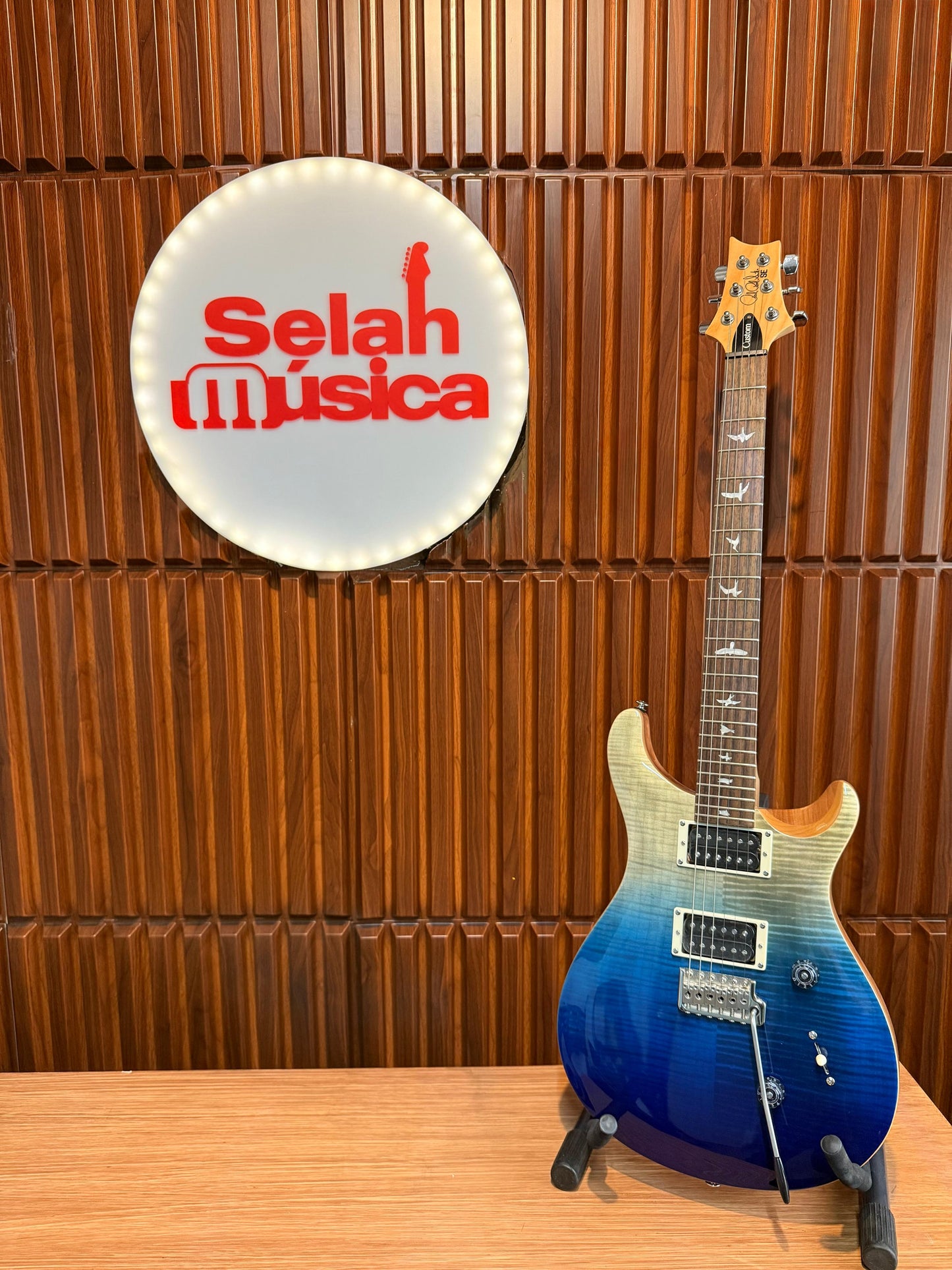 Guitarra PRS SE Custom Blue Fade Finish