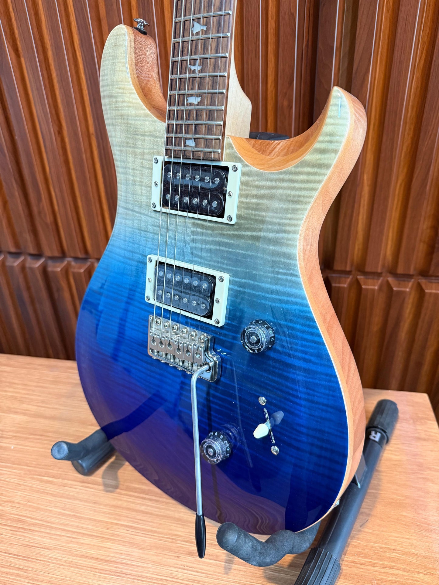 Guitarra PRS SE Custom Blue Fade Finish