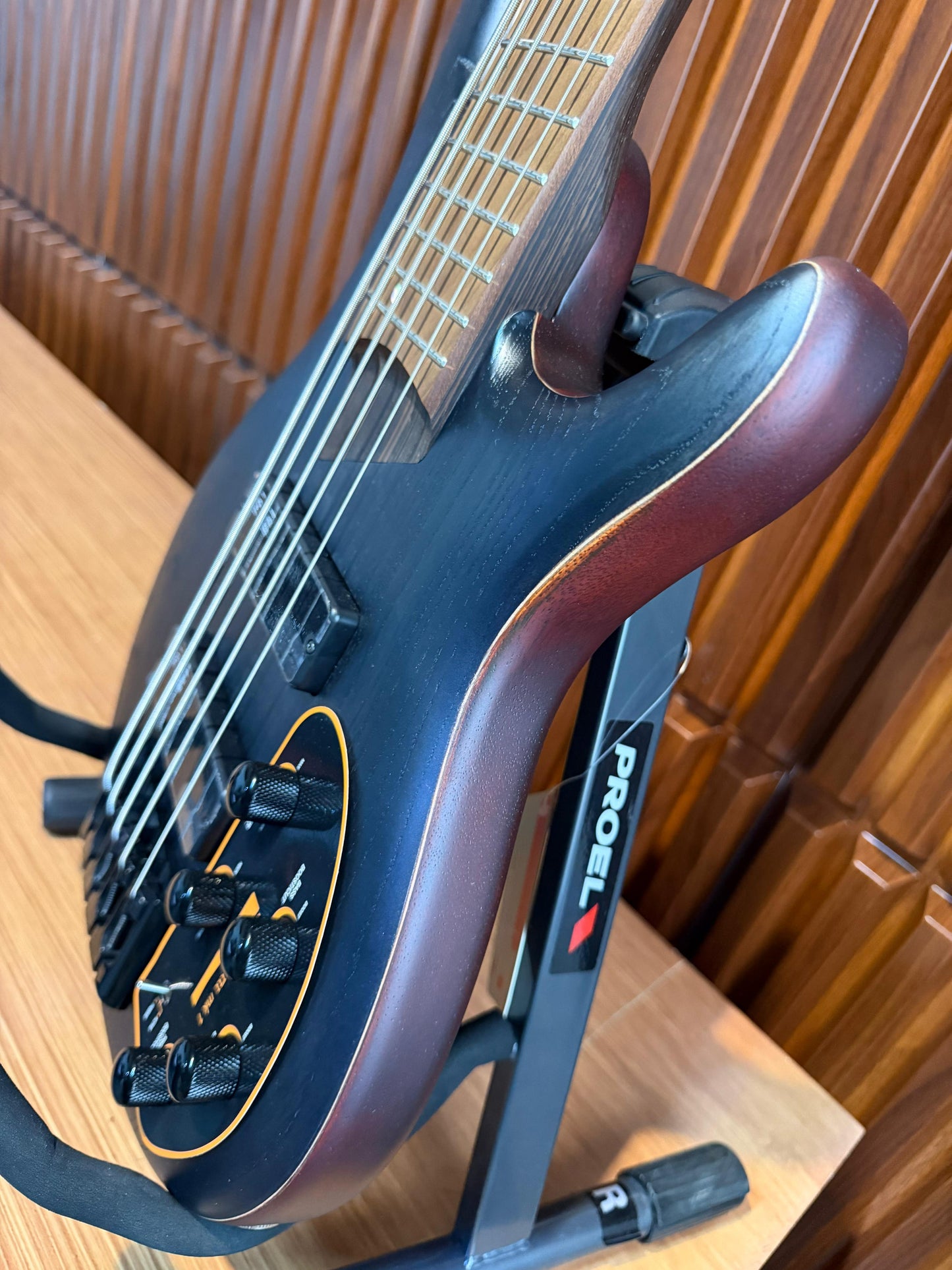 Bajo cort b5